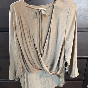 Silence + Noise Olive Blouse | Size XS | 3/4 Inch Sleeves | Excellent Condition